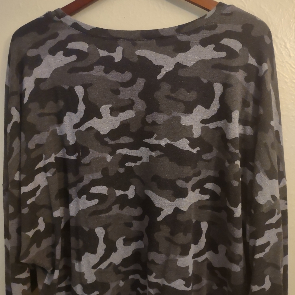 Express Camo Long Sleeve Dolman Top Sweatshirt Gray Black Size L - Picture 11 of 13